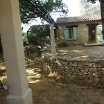 בית נופש Provencal De Montigal *